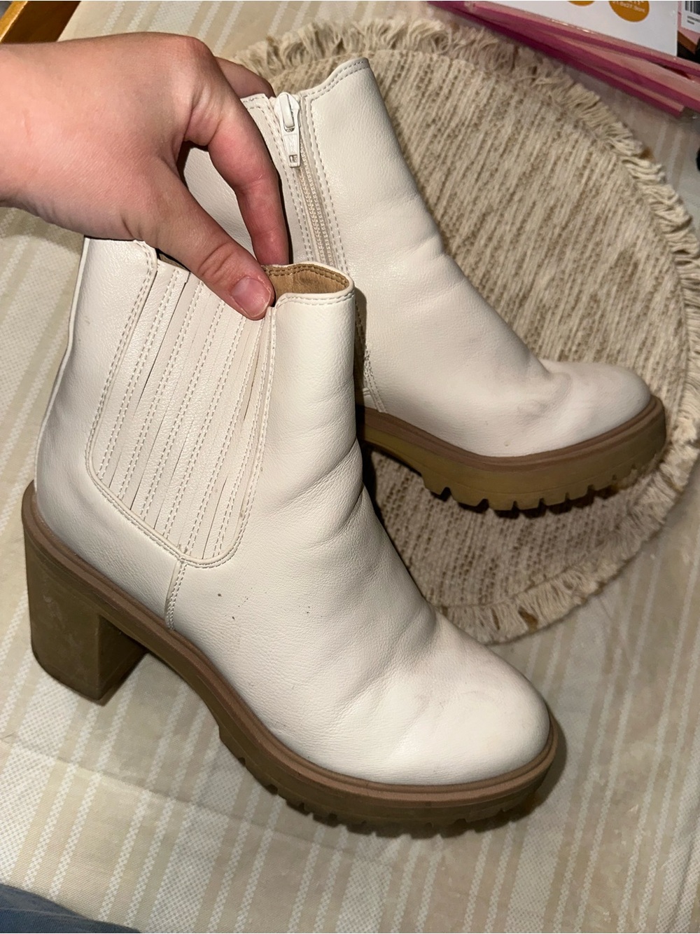 Dolce Vita Cream Chunky Heel Chelsea Booties - Picture 1 of 5